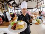 chef-hotel-summer-bed-n-breakfast-memperlihatkan-salah-satu-menu-promosi_20170225_195015.jpg