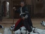 chirrut-imwe-donnie-yen-dalam-film-terbaru-star-wars-rouge-one_20161214_172316.jpg
