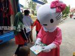 cosplay-hello-kitty-dispersip-kalsel-menghibur-anak-anak-panti.jpg