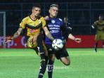 cristian-gonzales-kanan-striker-arema-cronus_20160402_182314.jpg