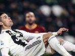 cristiano-ronaldo-mencoba-melakukan-tendangan-akrobatik.jpg