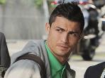 cristiano-ronaldo-sempat-meninggalkan-hotel_20150611_144314.jpg