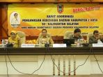 dalam-rapat-koordinasi-pengawasan-kebijakan-daerah_20180802_142453.jpg