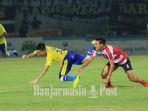 dan-babak-pertama-laga-yang-dihelat-di-stadion-17-mei-banjarmasin_20180728_204156.jpg