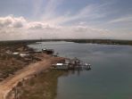 danau-caramin-begitu-luas-tampak-sepi-tak-ada-aktivitas_20180926_114958.jpg