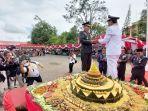 danrem-101-Antasari-Brigjen-TNI-TNI-Rudi-Puruwito-terima-tumpeng-dari-Gubernur-Sahbirin.jpg