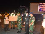 danrem-101antasari-kolonel-inf-m-syech-ismed-mewakili-panglima-tni-menyerahkan-apd.jpg