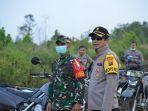 danrem-dan-kapolres-banjar-padamkan-api.jpg