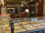 daya-beli-masyarakat-terhadap-logam-mulia-atau-emas-menurun.jpg