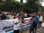 demo-soal-hak-angket-di-dprd-banjar-kemarin_20180122_193420.jpg