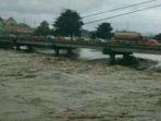 derasnya-air-sungai-jeneberang-di-bawah-jembatan-kembar-kabupaten-gowa-selasa-2212019.jpg