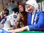 desy-ratnasari-menjahit.jpg