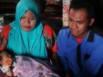 dewi-agustina-dan-saiful-bersama-bayinya_20180406_170700.jpg
