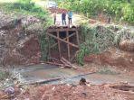dinas-pupr-kabupaten-banjar-tinjau-jembatan-runtuh.jpg