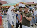 dini-saputri-siswi-sman-3-sampit-siswi-tidak-mampu-yang-harus-bekerja-untuk-membayar-sekolahnya.jpg