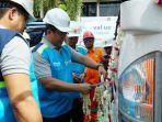 direktur-bisnis-regional-kalimantan-pt-pln-persero-syamsul-huda-secara-simbolis.jpg