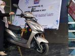 direktur-politala-mengecek-motor-listrik.jpg