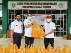 disdik-tanbu-membagikan-paket-sembako-dan-alat-tulis11222.jpg