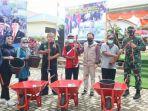 diskominfo-bupati-foto-bersama-di-legiatan-pemberdayaan-gotong-royong.jpg