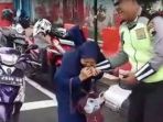 ditilang-karena-tak-berhelm-emak-emak-ini-gigit-tangan-polisi-lalu-ini-yang-terjadi_20180222_222451.jpg