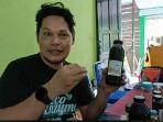 dosen-Fakultas-Teknik-ULM-Banjarmasin-menunjukkan-eco-enzyme-buatannya.jpg