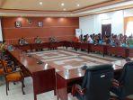 dprd-kabupaten-kapuas-saat-menerima-kunjungan-dari-dprd-kabupaten-tanahbumbu-senin-2942019.jpg