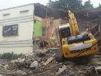 ekskavator-ratakan-kafe-intan-milik-abdul-azis-di-kalijodo-jakarta-utara-senin-2922016_20160229_171556.jpg
