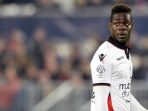 ekspresi-penyerang-nice-mario-balotelli_20170129_145207.jpg