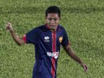 evan-dimas-melakoni-debut-bersama-selangor-fa_20180205_171431.jpg