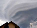 fenomena-awan-mirip-pusaran-angin-t_20161219_221552.jpg