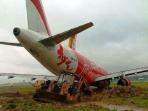 foto-pesawat-airasia-yang-beredar-di-jejaring-sosial-facebook.jpg