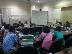 foto-rian-suasana-saat-pertemuan-di-dprd-banjarbaru.jpg