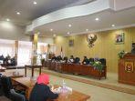foto-suasana-dprd-kota-banjarbaru-saat-sidang-paripurna.jpg