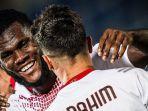 franck-kessie-dan-brahimi-diaz-merayakan-gol-ac-milan-ke-gawang-crotone.jpg