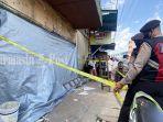 garis-polisi-di-depan-bangunan-ambruk-Pasar-Lima-Banjarmasin-kalsel-Selasa-27092022.jpg