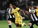 gelandang-chelsea-willian-berduel-dengan-pemain-paok_20180921_064658.jpg