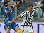 gelandang-juventus-simone-padoin-kanan_20151112_073519.jpg