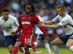 gelandang-swansea-city-renato-sanches-dalam-laga-kontra-tottenham-hotspur_20171201_062708.jpg