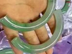 gelang-batu-giok-yang-tak-sengaja-dipatahkan-seorang-turis_20170629_105230.jpg