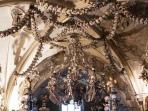 gereja-ini-didekorasi-dari-ribuan-tulang.jpg