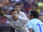 gestur-tubuh-bek-manchester-united-victor-lindelof_20170903_204738.jpg