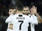 giorgio-chiellini-dan-cristiano-ronaldo-merayakan-gol-pada-laga-fiorentina-vs-juventus.jpg