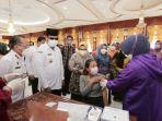 gubernur-sahbirin-pantau-vaksinasi-covid-19-ibu-hamil-di-mahligai-pancasila-banjarmasin-080921.jpg