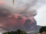 gunung-agung-saat-meletus-minggu-26-november-twitter_20171127_093408.jpg
