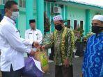 guru-tk-al-quran-menerima-bantuan-sembako.jpg