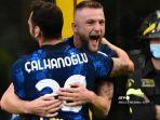 hakan-calhanoglu-milan-skriniar-inter-milan-vs-genoa-liga-italia.jpg