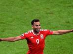 hal-robson-kanu-striker-wales_20160704_144945.jpg