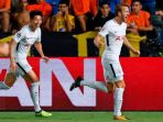 harry-kane-dan-son-heung-min-merayakan-gol-tottenham-hotspur-ke-gawang-apoel_20170927_060246.jpg