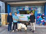 hewan-kurban-diserahkan-oleh-Novfri-Tango-Area-Manager-perwakilan-Komix-Herbal.jpg
