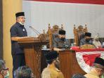 humas-dewan-ketua-dprd-tanbu-saat-ajukan-raperda-inisiatif.jpg